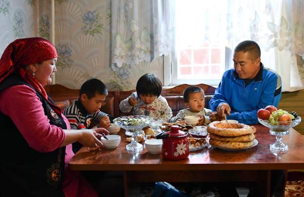 Family eating in the dining table
