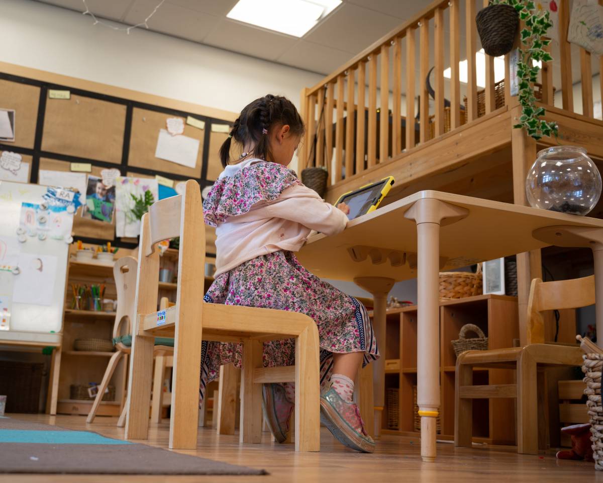 child reading at home online