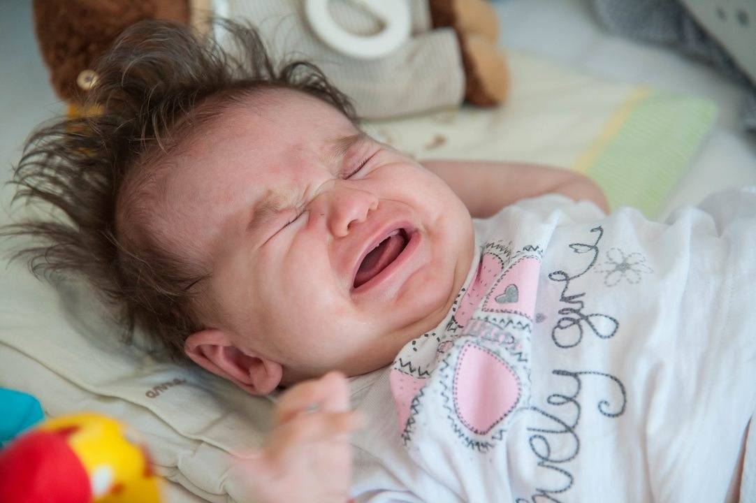 slika bebe uzrasta do 6 meseci kako plače
