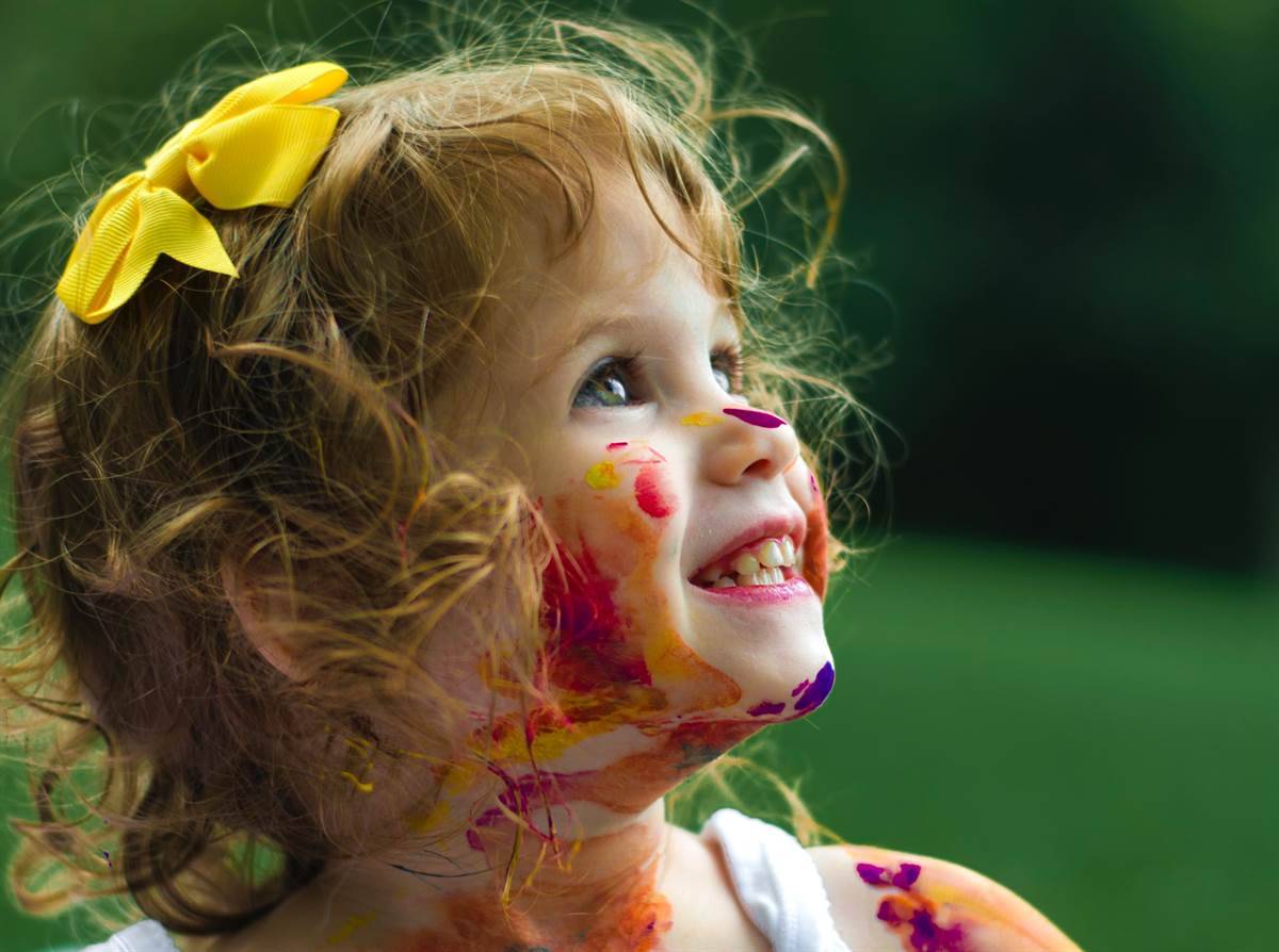 toddler playing at KG