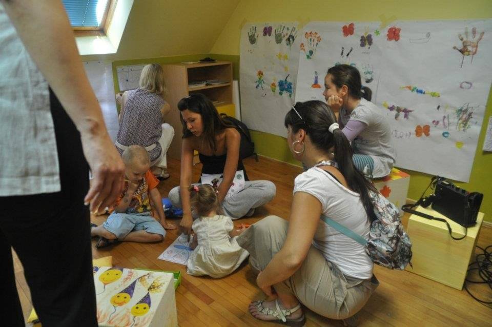 roditelji u kreativnoj radionici sa decom