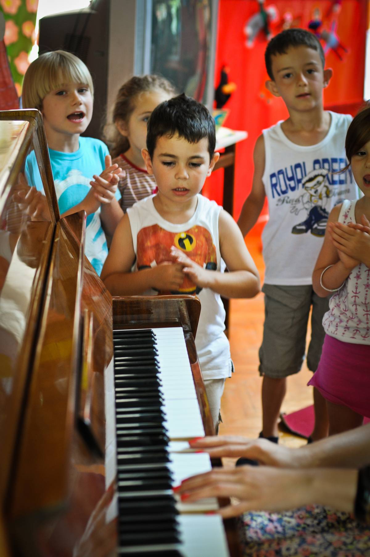 Instrumenti muzikor i punuar me dorë