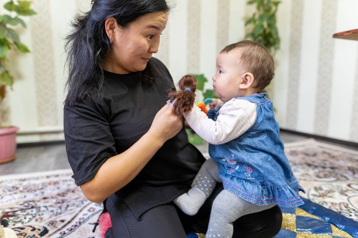 Play with a baby_5-6months_KGZ.jpeg
