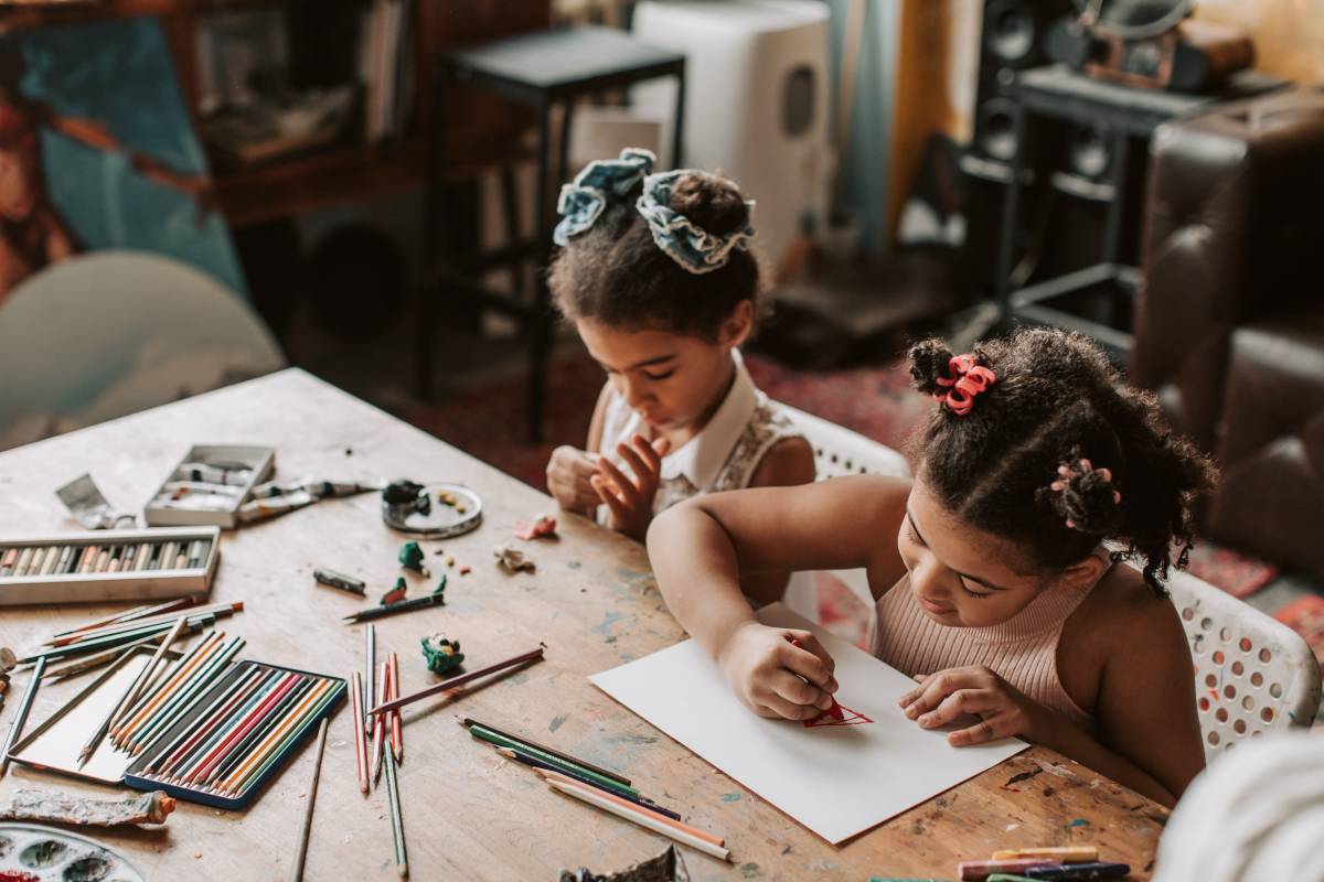 two girls drawing 