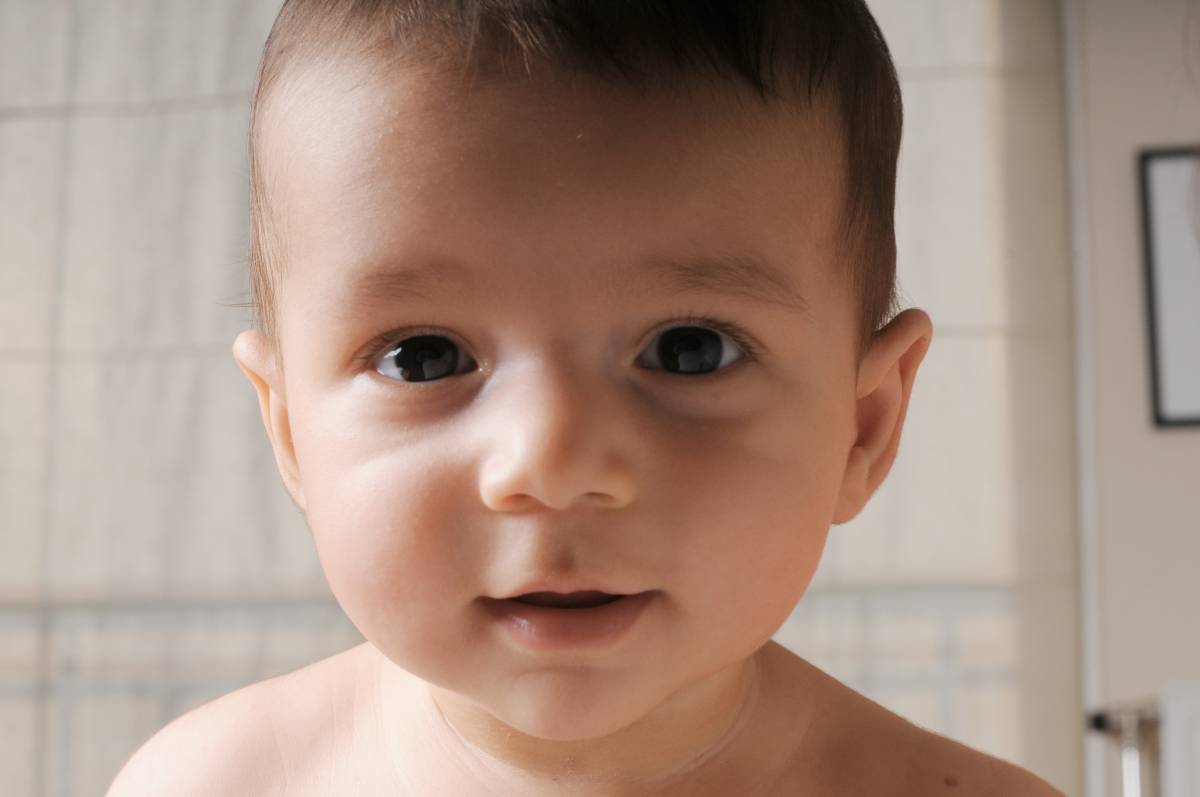 foshnja duke buzeqeshur