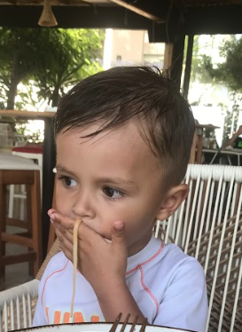 femija duke ngrën