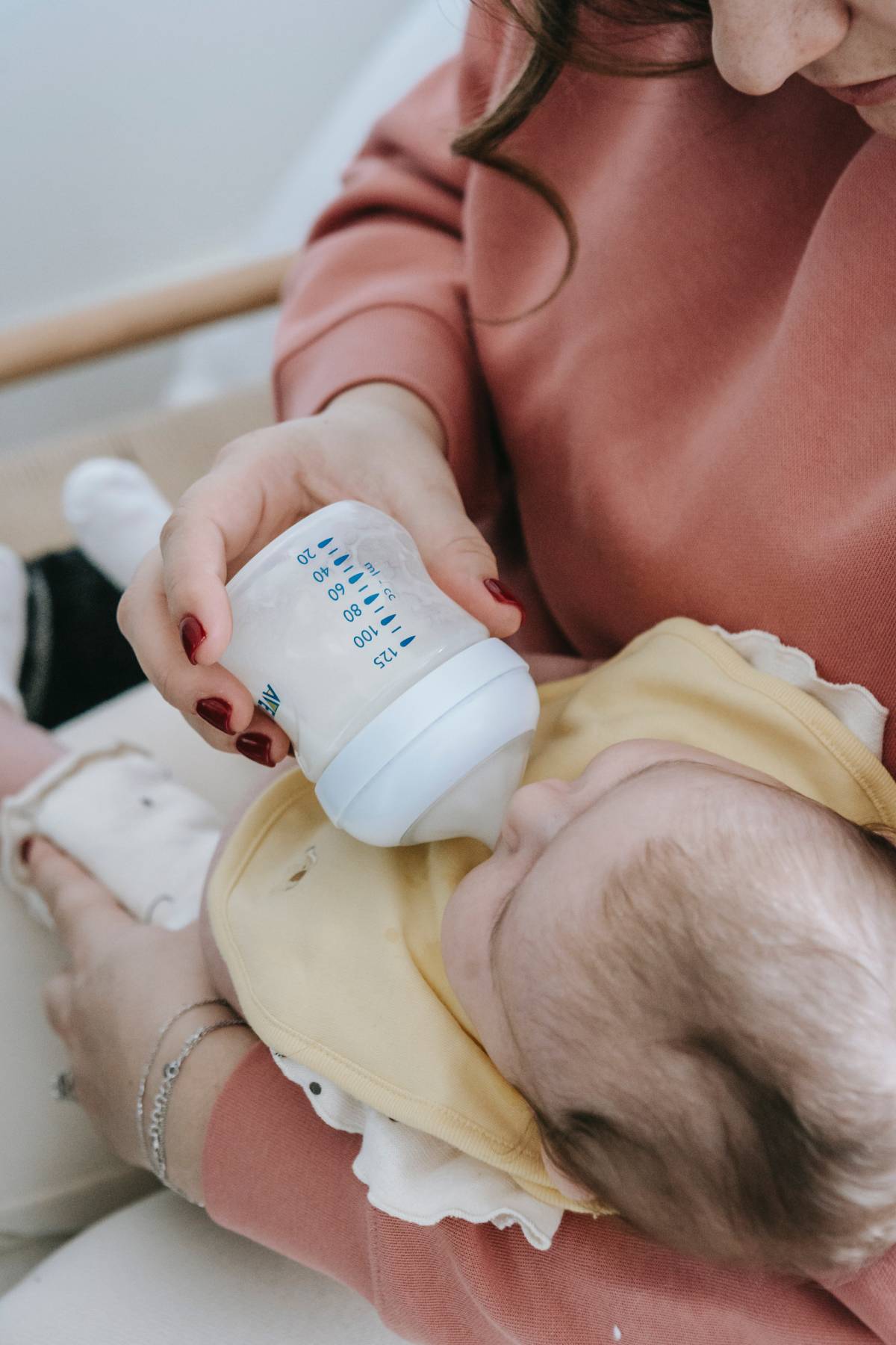 Baby formula feeding 