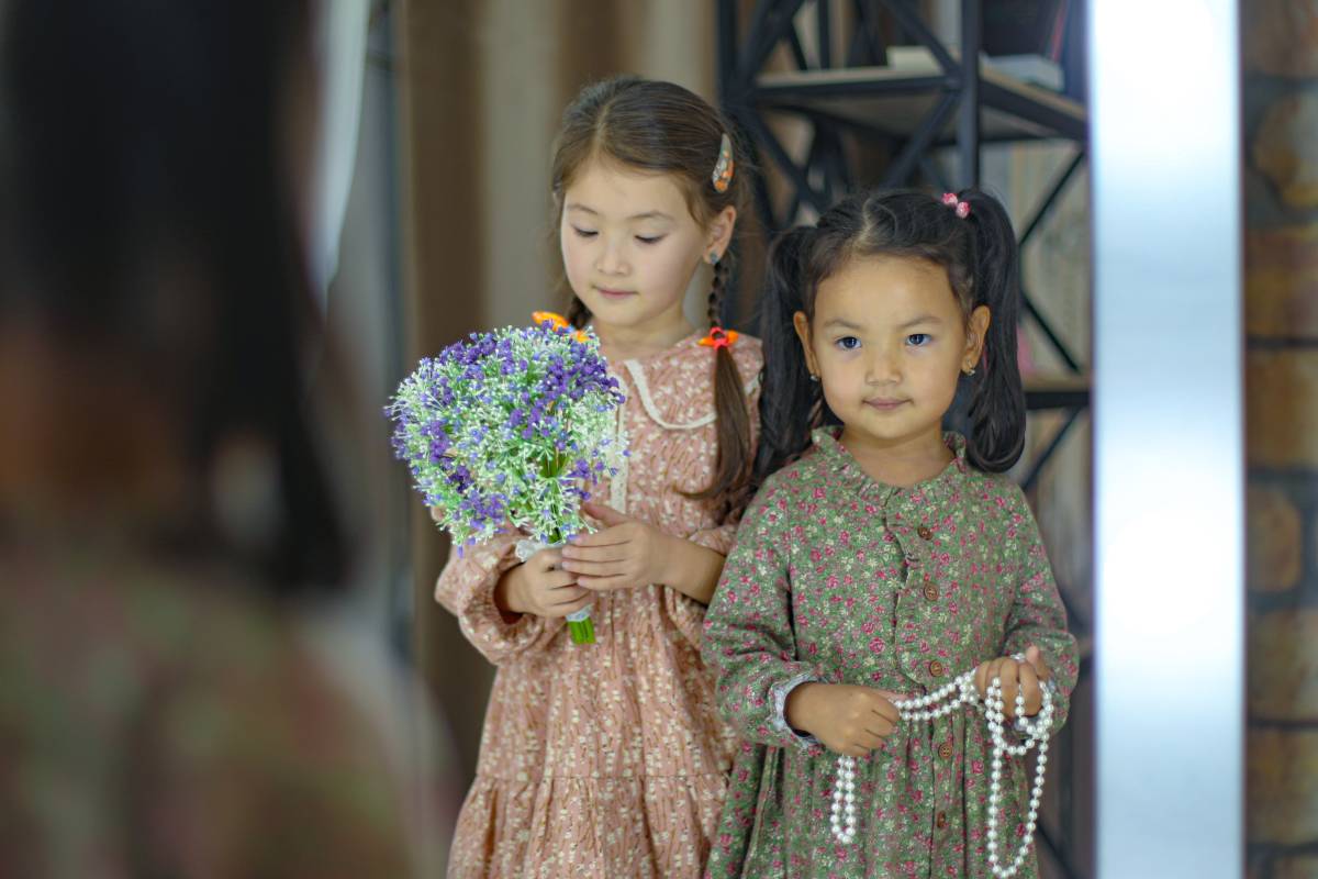 Unicefkg\Ergashev\Девочки готовятся к празднику
