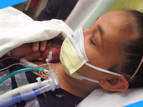 Kangaroo care skin to skin