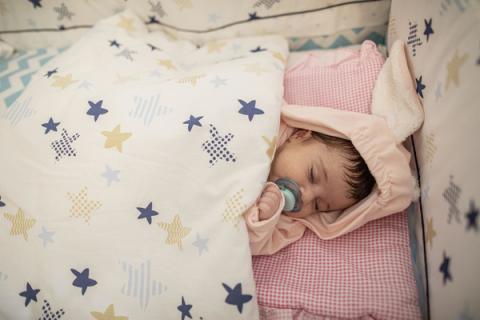 Baby (1,5 m.o) sleeps at home (Armenia).