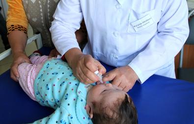 girl vaccine nurse