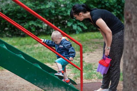 Physical activities: a mother and a child 