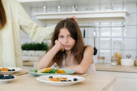 Girl who does not want to eat her food